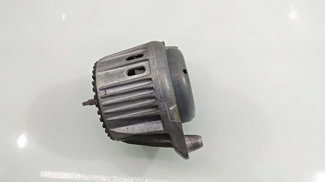 Poduszka (podpora) silnika lewa A2042405817 MERCEDES