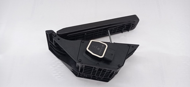 Pedał przyspieszenia (gazu) A2043000004 MERCEDES