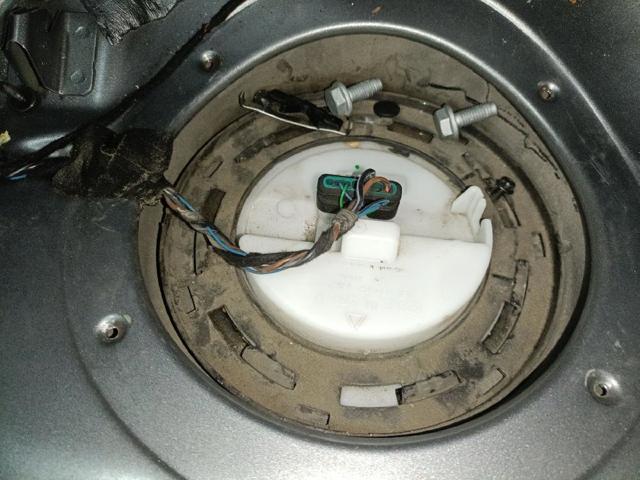 Moduł pompy paliwowej z czujnikiem poziomu paliwa A2044701200 MERCEDES