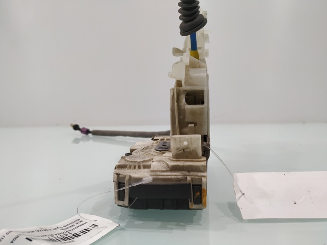 Zamek drzwi przednich lewych A2047201535 MERCEDES