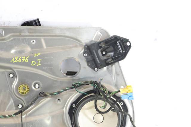 Mechanizm podnoszenia szyby drzwi przednich lewych A2047202479 MERCEDES