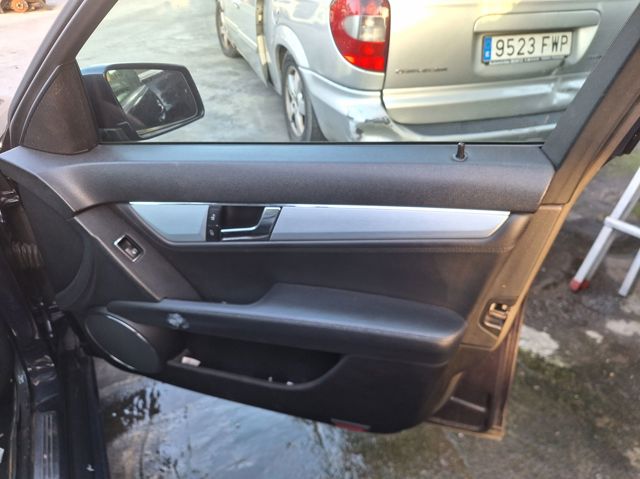 Mechanizm podnoszenia szyby drzwi przednich prawych A2047202579 MERCEDES