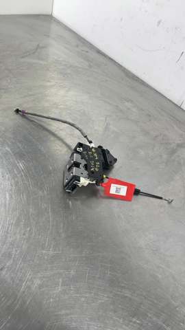 Zamek drzwi przednich prawych A2047203035 MERCEDES