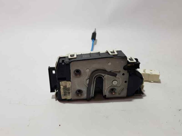 Zamek drzwi przednich prawych A2047203035 MERCEDES