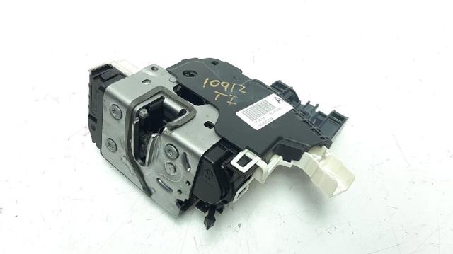 Zamek drzwi tylnych lewych A2047302735 MERCEDES