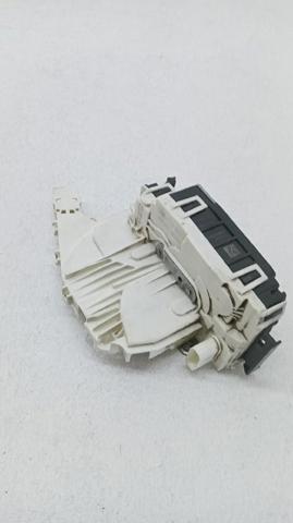 Zamek drzwi tylnych prawych A2047302835 MERCEDES