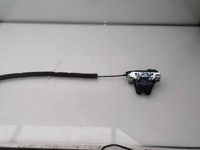 Zamek klapy bagażnika (3/5 drzwi tylnych) A2047500085 MERCEDES