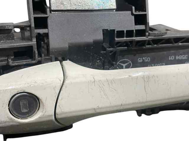 Klamka drzwi lewych zewnętrzna przednia/tylna A2047600170 MERCEDES