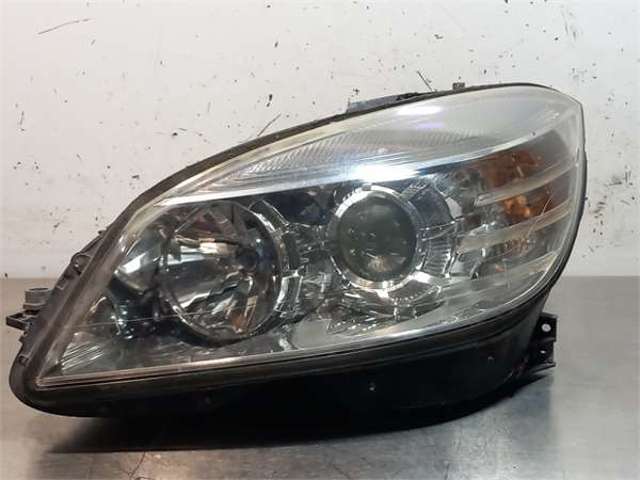 Reflektor lewy A2048200161 MERCEDES