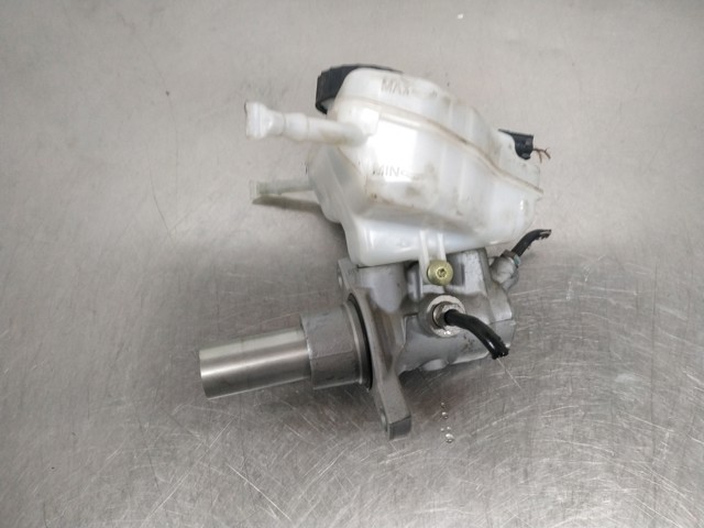 Zbiorniczek głównego cylindra hamulcowego (płynu hamulcowego) A2054300002 MERCEDES