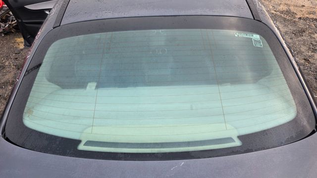 Kupić Szyba tylna Mercedes C  W205 w dobrej cenie