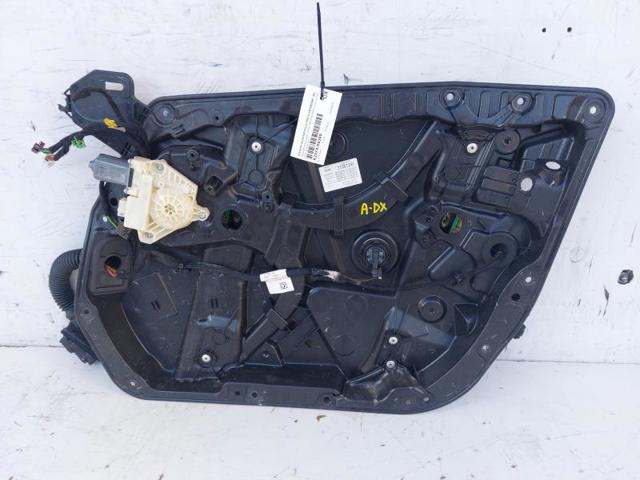 Mechanizm podnoszenia szyby drzwi przednich prawych A2057205023 MERCEDES