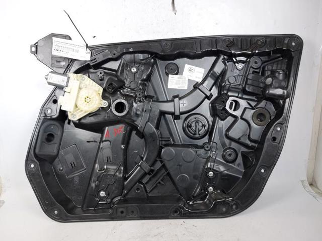 Mechanizm podnoszenia szyby drzwi przednich prawych A2057205023 MERCEDES