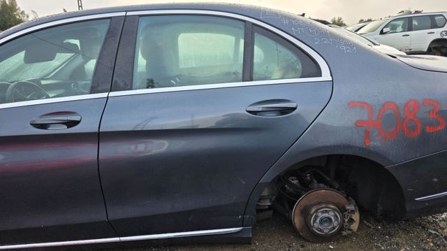 Kupić Drzwi tylne lewe Mercedes C W205 w dobrej cenie