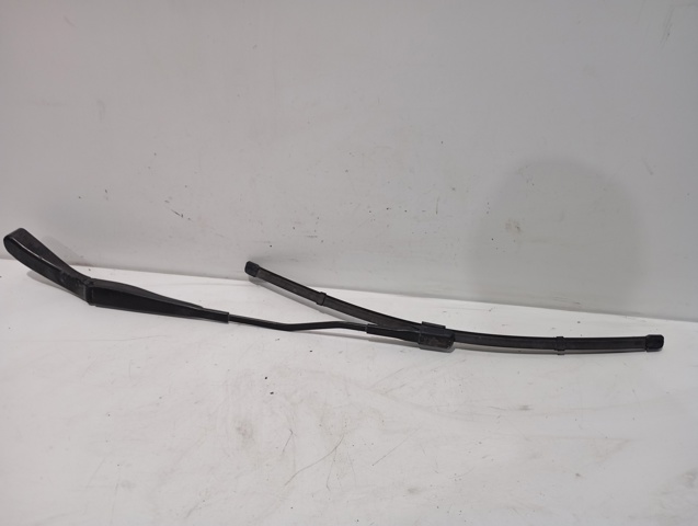 Ramię wycieraczki szyby przedniej A2058203700 MERCEDES