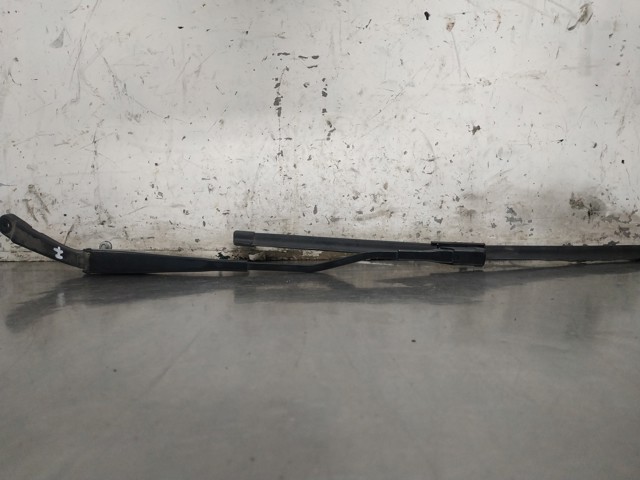 Ramię wycieraczki szyby przedniej A2058203700 MERCEDES