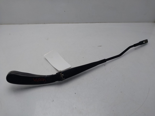 Ramię wycieraczki szyby przedniej A2058208301 MERCEDES