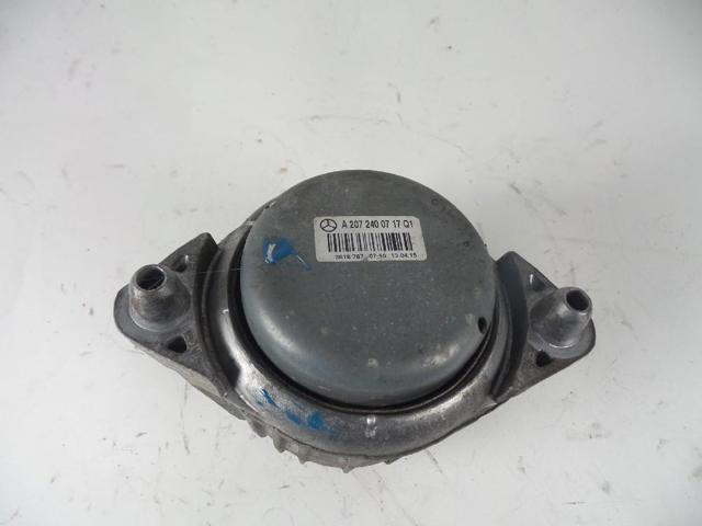 Poduszka (podpora) silnika przednia A2072400717 MERCEDES