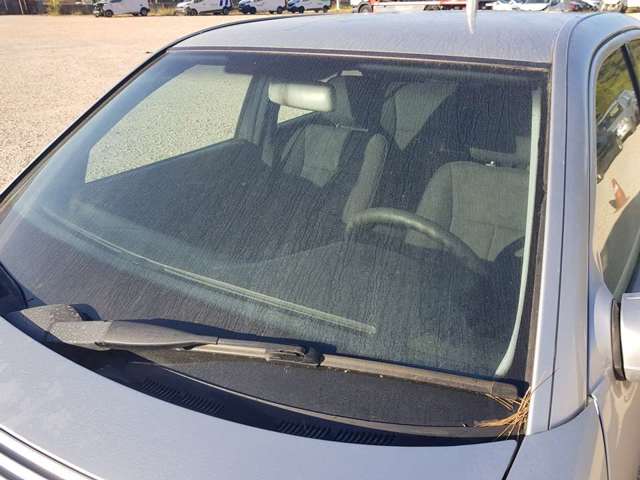 Przednia szyba Mercedes E