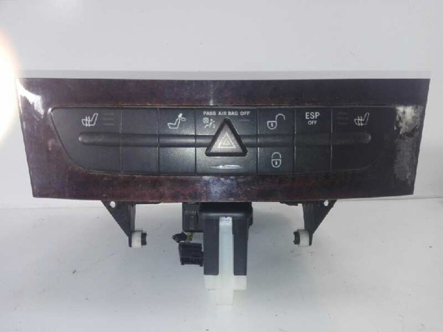 Przycisk włączania światła awaryjnego A2116800552 MERCEDES