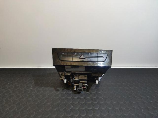 Przycisk włączania światła awaryjnego A2116800552 MERCEDES