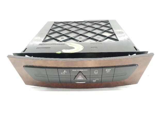 Przycisk włączania światła awaryjnego A2116800552 MERCEDES