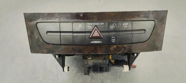 Przycisk włączania światła awaryjnego A2116800552 MERCEDES