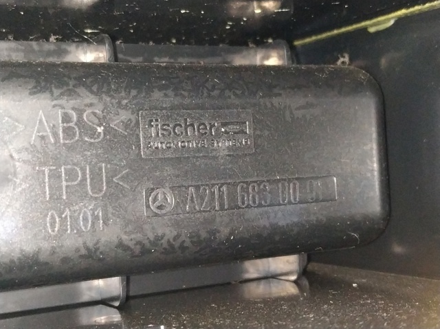 Przycisk włączania światła awaryjnego A2116803152 MERCEDES