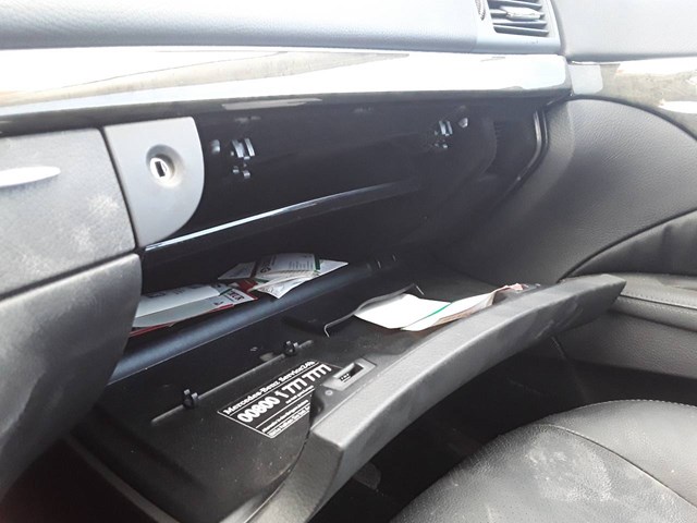 Przycisk włączania światła awaryjnego A2116803152 MERCEDES