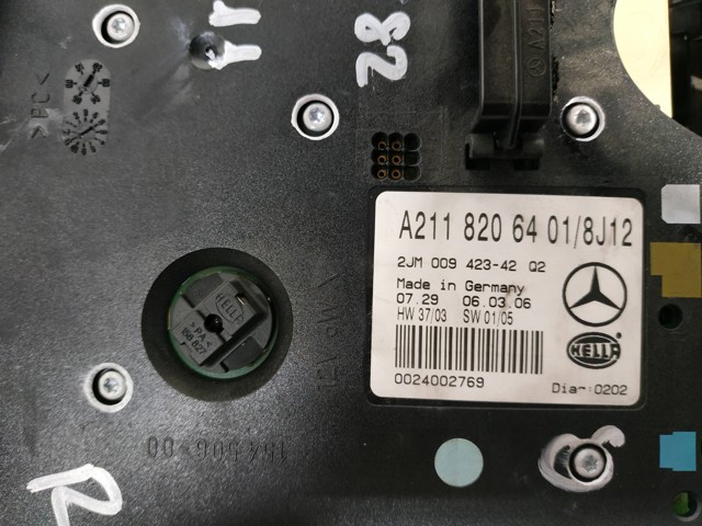 Lampka oświetlenia kabiny A2118206401 MERCEDES