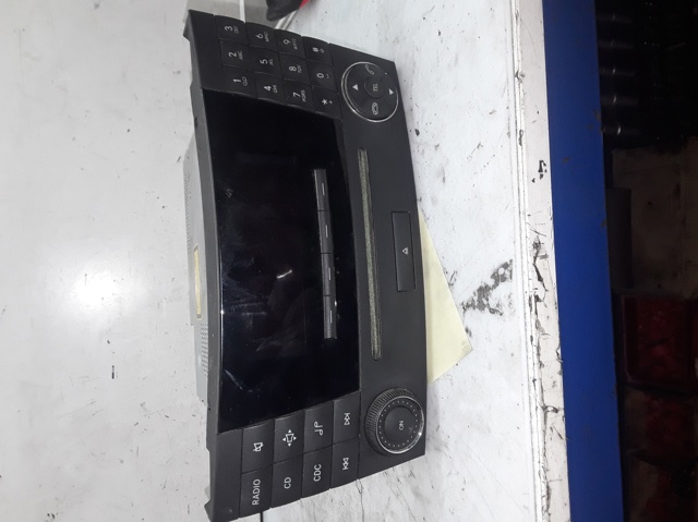 Radioodtwarzacz (radio AM/FM) A2118702889 MERCEDES