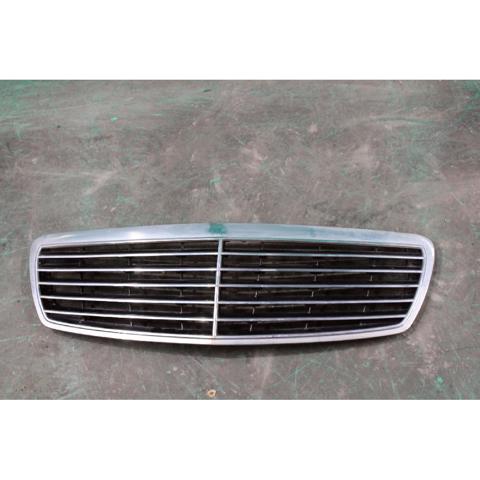 Atrapa chłodnicy A21188003837246 MERCEDES