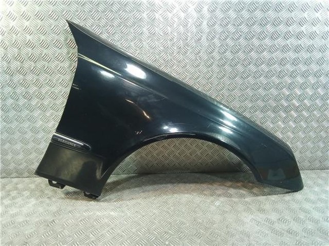 Błotnik przedni prawy A2118800818 MERCEDES