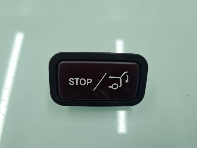 Przycisk blokady klapy bagażnika (drzwi 3/5) A2128210651 MERCEDES