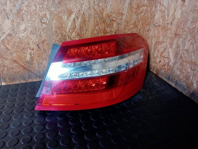 Lampa zespolona tylna prawa zewnętrzna A2129066901 MERCEDES