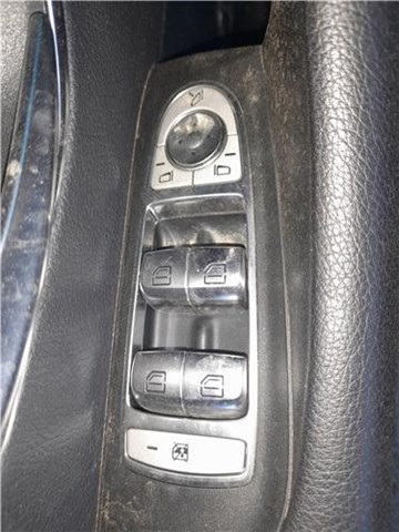 Panel przyciskowy sterowania podnośnikiem szyby przedni lewy A2139054803 Mercedes