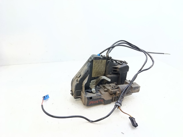 Zamek drzwi tylnych prawych A2197300235 MERCEDES