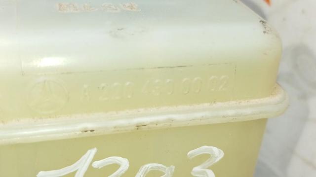 Zbiorniczek głównego cylindra hamulcowego (płynu hamulcowego) A2204300002 MERCEDES