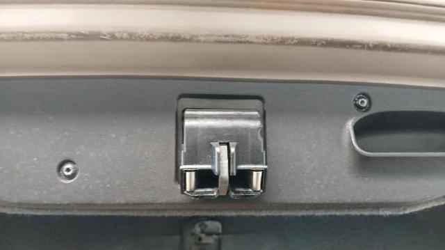 Zamek klapy bagażnika (3/5 drzwi tylnych) A2207500584 MERCEDES