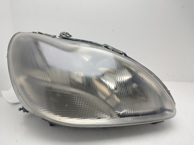 Reflektor prawy A2208200861 MERCEDES