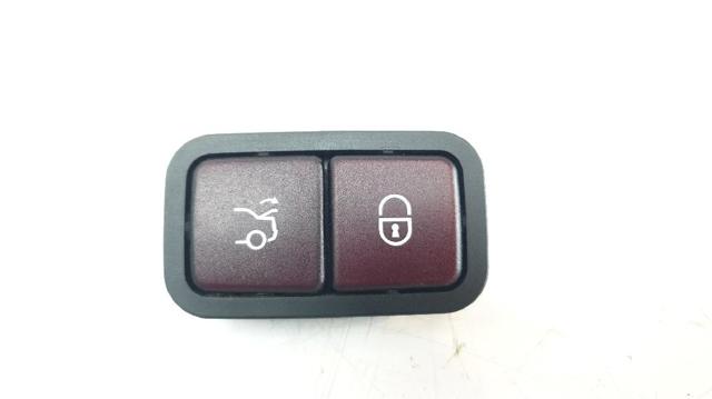 Przycisk klapy bagażnika (3/5 drzwi) w kabinie A2208211479 MERCEDES