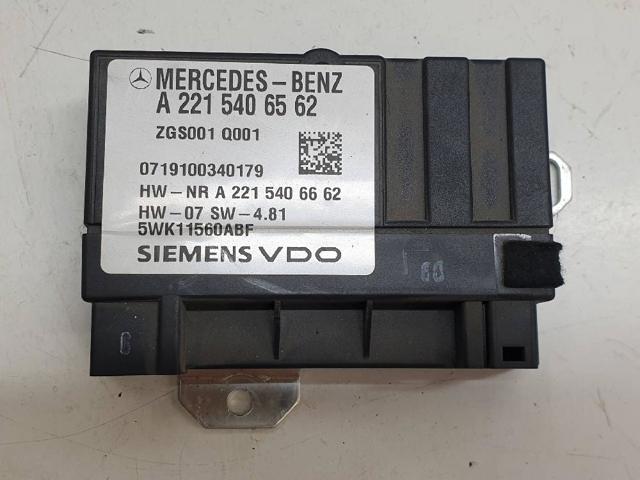 Sterownik pompy paliwa A2215406562 MERCEDES