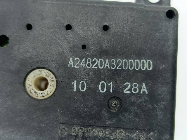 Silniczek klapy nagrzewnicy A24820A3200000 NISSAN