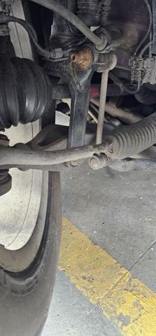 Wahacz zawieszenia przedniego dolny prawy A2513302007 MERCEDES