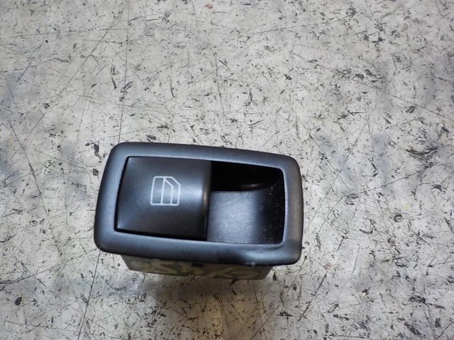 Panel przyciskowy sterowania podnośnikiem szyby przedni prawy A25182005109051 MERCEDES