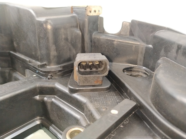 Pokrywa zaworowa A2710101030 MERCEDES