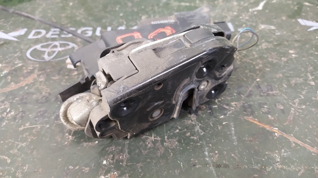 Zamek drzwi przednich prawych A2C53090790 MERCEDES
