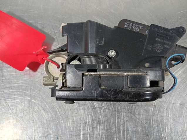 Zamek drzwi przednich prawych A2C53090790 MERCEDES