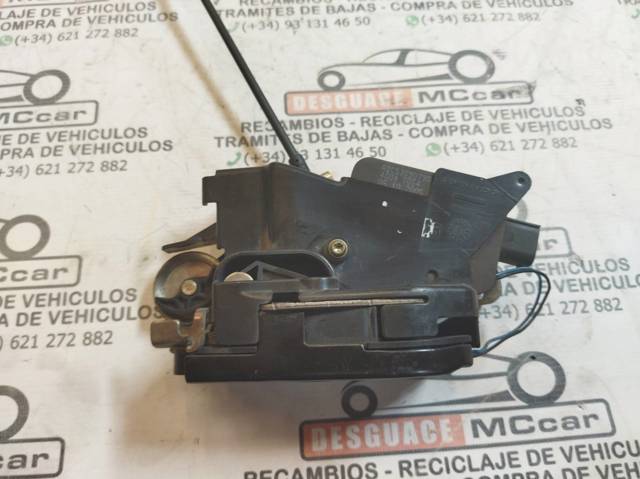 Zamek drzwi przednich prawych A2C53090790 MERCEDES