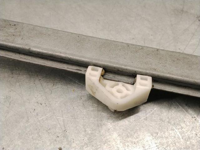 Mechanizm podnoszenia szyby drzwi przednich prawych A4157200746 MERCEDES